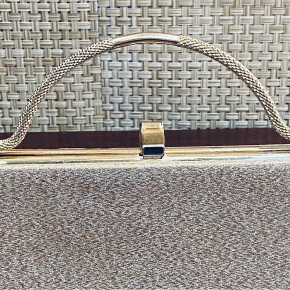 🌟HP🌟VTG 1960s Gold Lamé Top Handle Evening Bag Made in USA - Picture 2 of 9